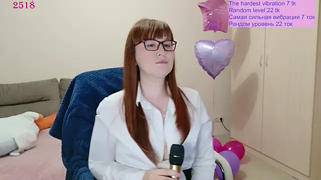 Snapshot of Foxy-lady chatting on 06/07/26, 07:46 Foxy-lady online show from 06/07/26, 07:46