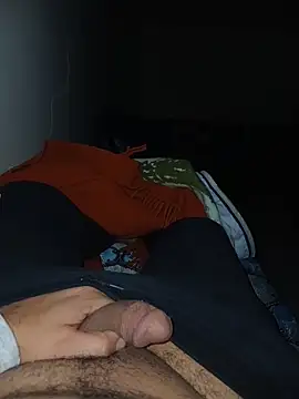 Snapshot of ouchenshadow2975 chatting on 11/28/25, 12:55 ouchenshadow2975 online show from 11/28/25, 12:55