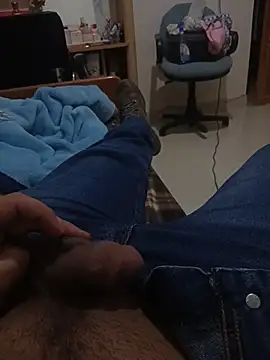 Snapshot of ouchenshadow2975 chatting on 11/24/25, 08:42 ouchenshadow2975 online show from 11/24/25, 08:42