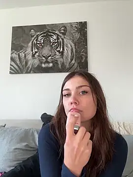 corinnaxx online show from 11/20/25, 12:39