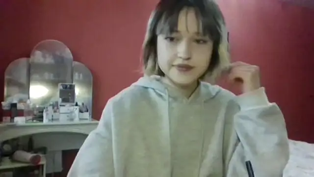 SkylaPorter online show from 11/28/25, 10:37