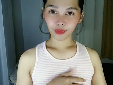 Snapshot of sluttyLeila chatting on 01/18/26, 01:25 sluttyLeila online show from 01/18/26, 01:25