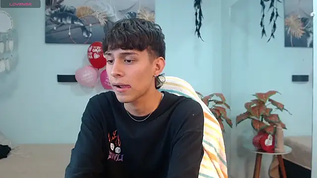 Snapshot of DraxBlade09 chatting on 02/14/26, 08:20 DraxBlade09 online show from 02/14/26, 08:20