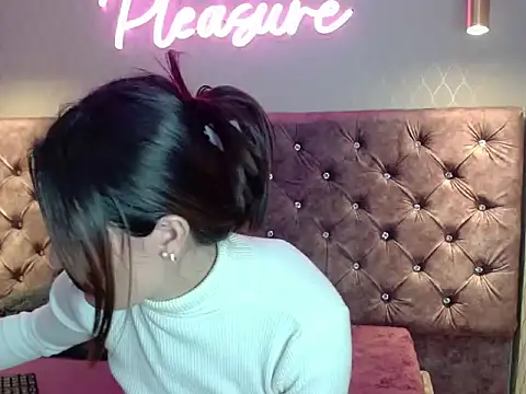 CataleyaDamourx online show from 12/16/25, 11:25