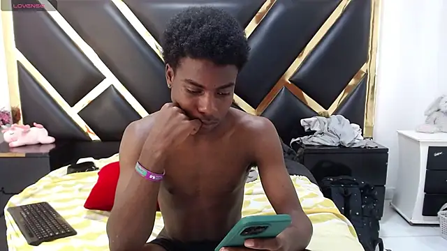 NoahJhonson69 online show from 04/29/26, 05:30