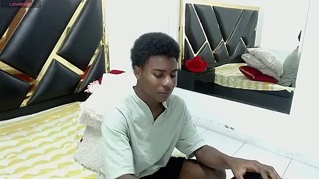 NoahJhonson69 online show from 04/19/26, 11:33