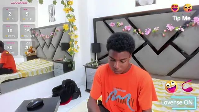 NoahJhonson69 online show from 04/13/26, 12:09