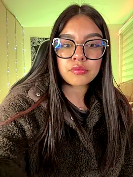 Marianaa   online show from 11/18/25, 06:33