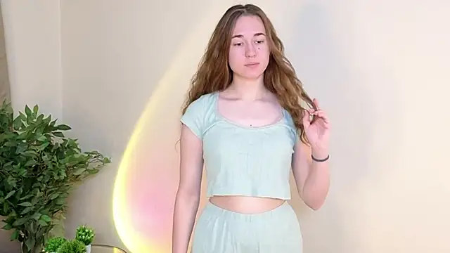 SudieNatera online show from 11/26/25, 05:29