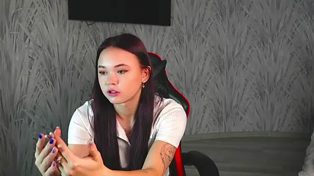 CarleeHake online show from 11/19/25, 02:55