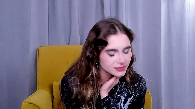 Snapshot of RozanneJordan chatting on 11/23/25, 01:32 RozanneJordan online show from 11/23/25, 01:32