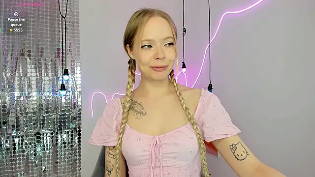 lucy loy online show from 01/13/26, 02:21