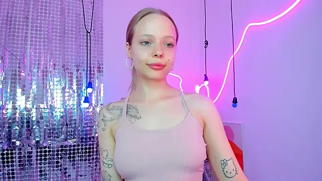 lucy loy online show from 12/20/25, 05:54