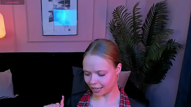 lucy loy online show from 05/12/26, 01:06