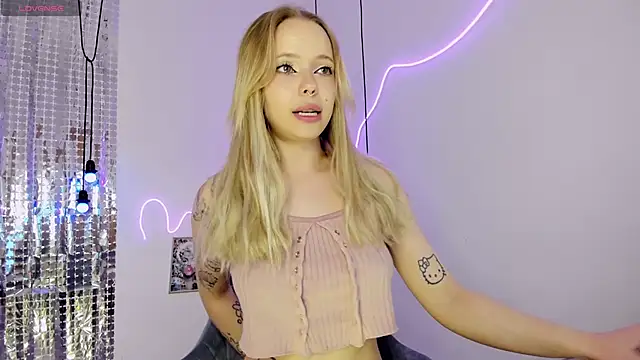 lucy loy online show from 11/20/25, 01:56