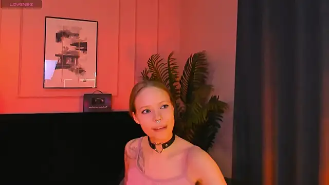 lucy loy online show from 04/15/26, 12:10