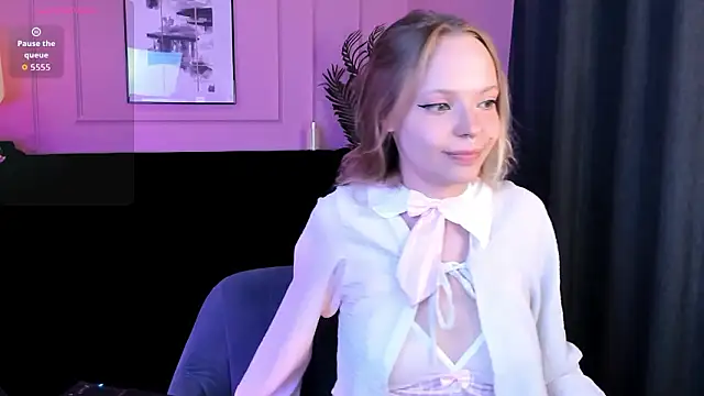 lucy loy online show from 03/28/26, 08:48