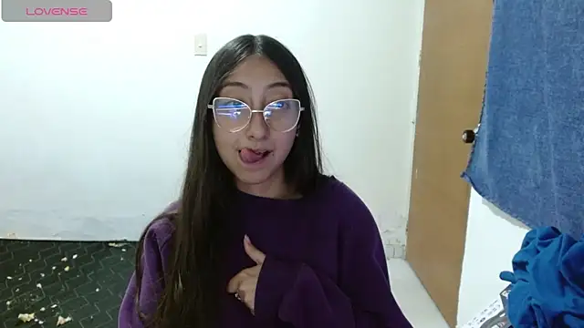 Nanylux online show from 04/12/26, 03:10