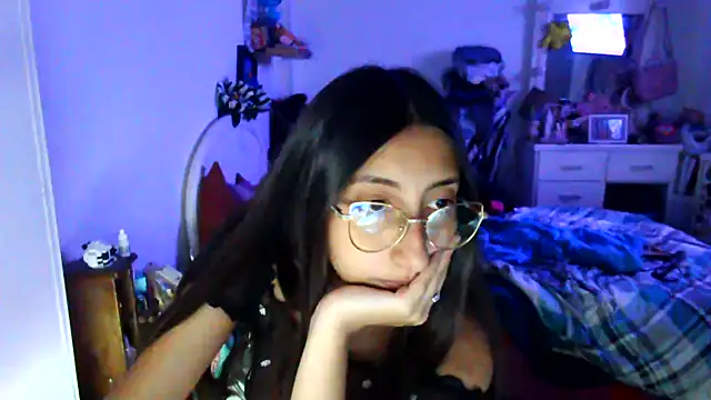 Snapshot of Nanylux chatting on 11/20/25, 02:23 Nanylux online show from 11/20/25, 02:23