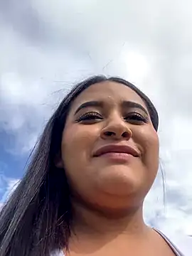 Snapshot of Sara_storm_outdoors chatting on 11/18/25, 07:50 Sara storm outdoors online show from 11/18/25, 07:50