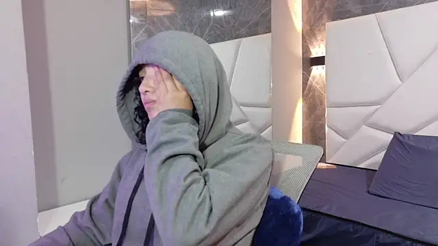 pettymoon1 online show from 12/20/25, 03:37