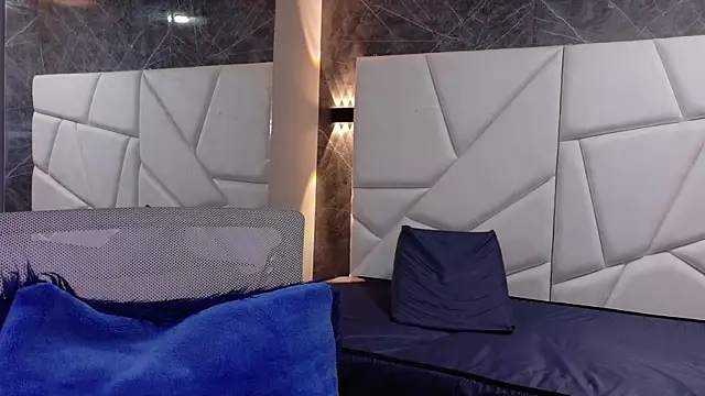 pettymoon1 online show from 12/18/25, 11:25