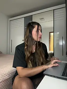 thauanydemontie online show from 11/21/25, 11:59