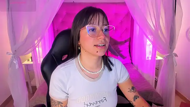 Annie Petters online show from 06/05/26, 02:23