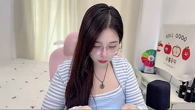 Snapshot of TTtia_ chatting on 06/04/26, 03:44 TTtia online show from 06/04/26, 03:44