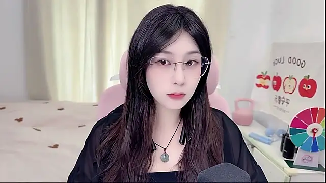 Snapshot of TTtia_ chatting on 05/13/26, 03:13 TTtia online show from 05/13/26, 03:13