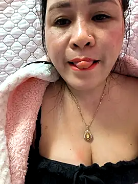 Snapshot of dis_princess chatting on 12/04/25, 03:33 dis princess online show from 12/04/25, 03:33