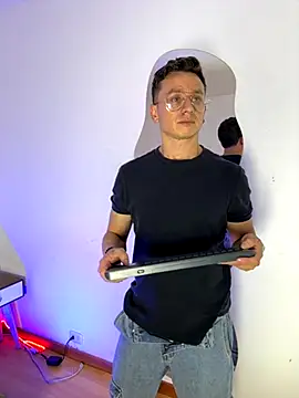 AndrewFalcon  online show from 11/19/25, 07:36