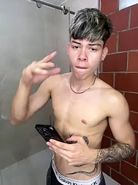 Snapshot of Handsome_boys69 chatting on 01/10/26, 01:01 Handsome boys69 online show from 01/10/26, 01:01