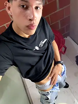 Snapshot of Handsome_boys69 chatting on 12/02/25, 11:28 Handsome boys69 online show from 12/02/25, 11:28