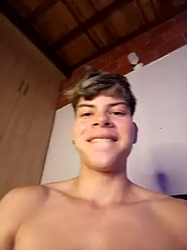 Snapshot of Handsome_boys69 chatting on 01/14/26, 08:34 Handsome boys69 online show from 01/14/26, 08:34