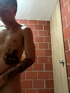 Snapshot of Handsome_boys69 chatting on 12/23/25, 04:12 Handsome boys69 online show from 12/23/25, 04:12