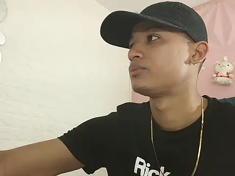 willytal2025 online show from 12/22/25, 02:06