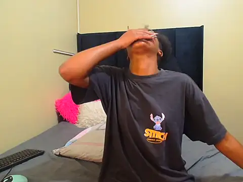 LisaBluexxx1 online show from 04/06/26, 09:38