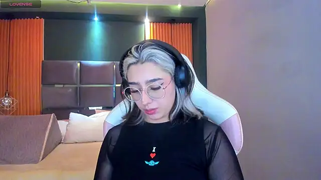 Snapshot of GabyRose9 chatting on 05/06/26, 04:27 GabyRose9 online show from 05/06/26, 04:27