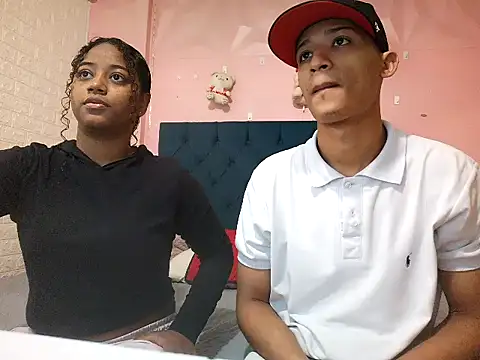 Snapshot of saniasex2025 chatting on 11/22/25, 01:10 saniasex2025 online show from 11/22/25, 01:10