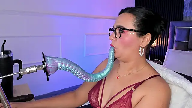 Snapshot of Sienarosewood chatting on 06/19/26, 04:18 Sienarosewood online show from 06/19/26, 04:18