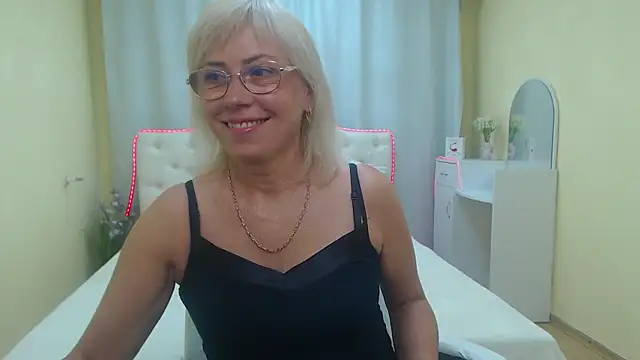 Snapshot of LaurenWishy chatting on 07/06/26, 05:25 LaurenWishy online show from 07/06/26, 05:25