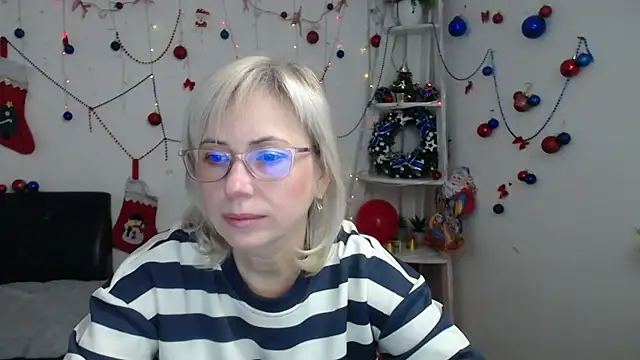 LaurenWishy online show from 12/21/25, 06:04