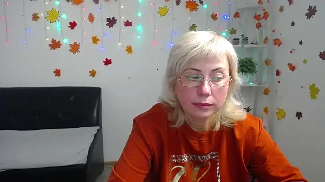 LaurenWishy online show from 11/28/25, 02:28