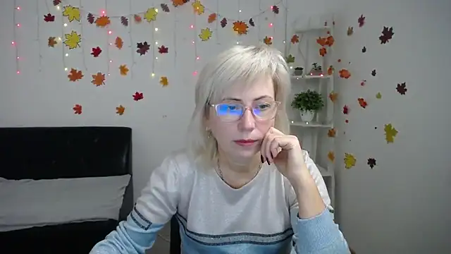 LaurenWishy online show from 11/30/25, 06:03