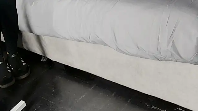 Snapshot of Mia_elan__ chatting on 12/17/25, 08:36 Mia elan online show from 12/17/25, 08:36