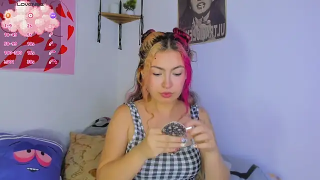 Snapshot of MarieTaylor_ chatting on 07/18/26, 07:22 MarieTaylor online show from 07/18/26, 07:22