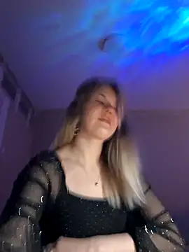 Snapshot of purplemoon1 chatting on 12/17/25, 09:09 purplemoon1 online show from 12/17/25, 09:09