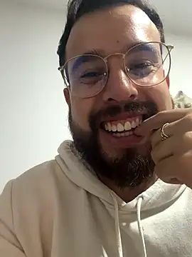 Snapshot of AlejoFernandez_ chatting on 11/20/25, 02:23 AlejoFernandez online show from 11/20/25, 02:23