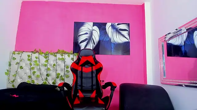 MiaAndTeylor online show from 11/20/25, 07:25